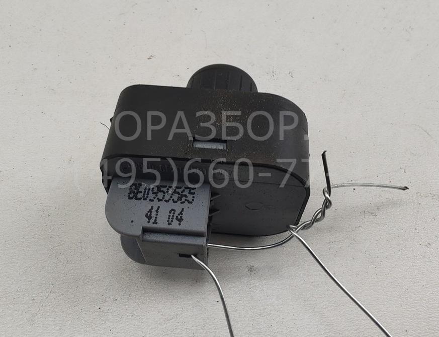 Кнопка регулировки зеркала