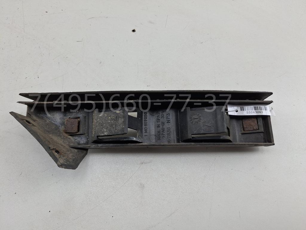 Кронштейн переднего бампера правый