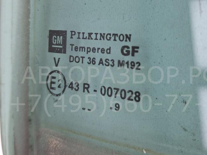 Стекло двери задней правой (форточка)