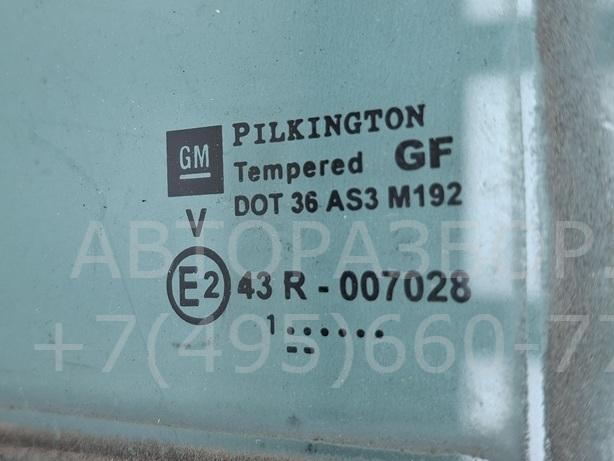 Стекло двери задней левой (форточка)