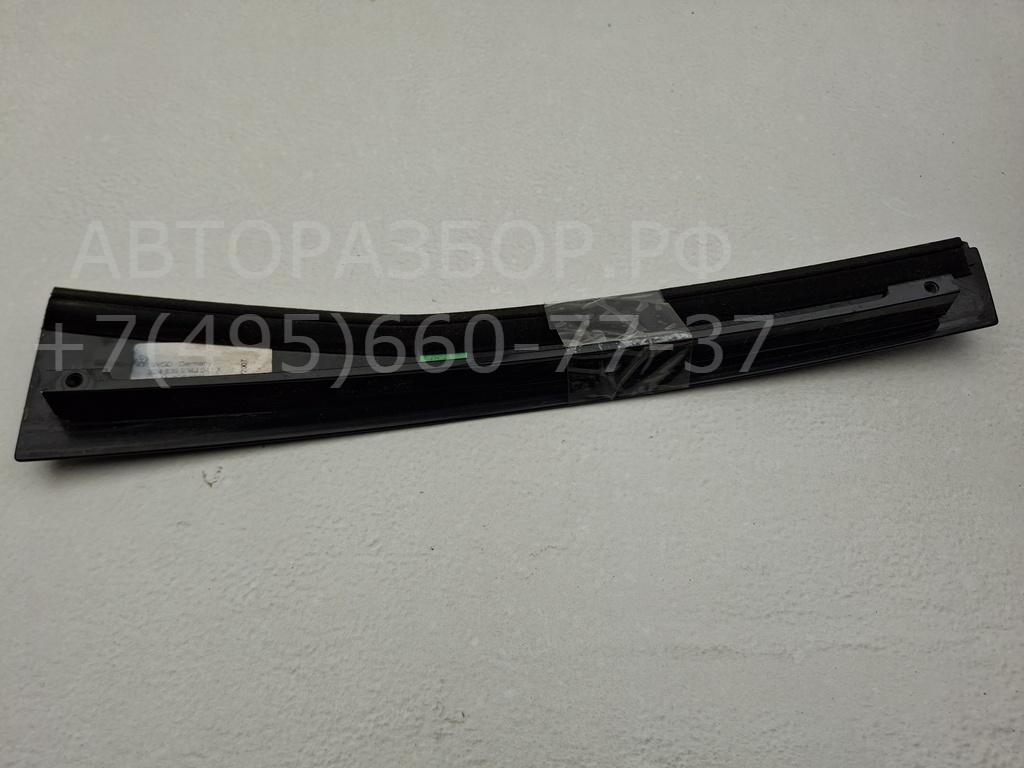 Накладка двери задней правой