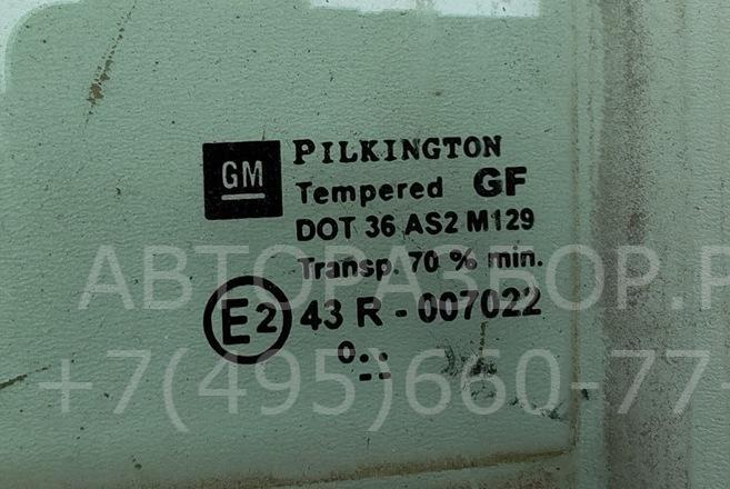Стекло двери задней левой (форточка)