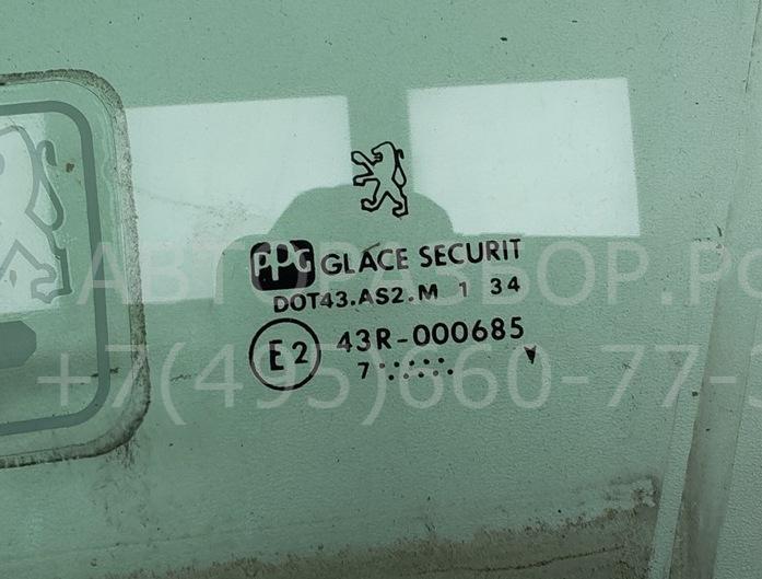 Стекло двери передней левой