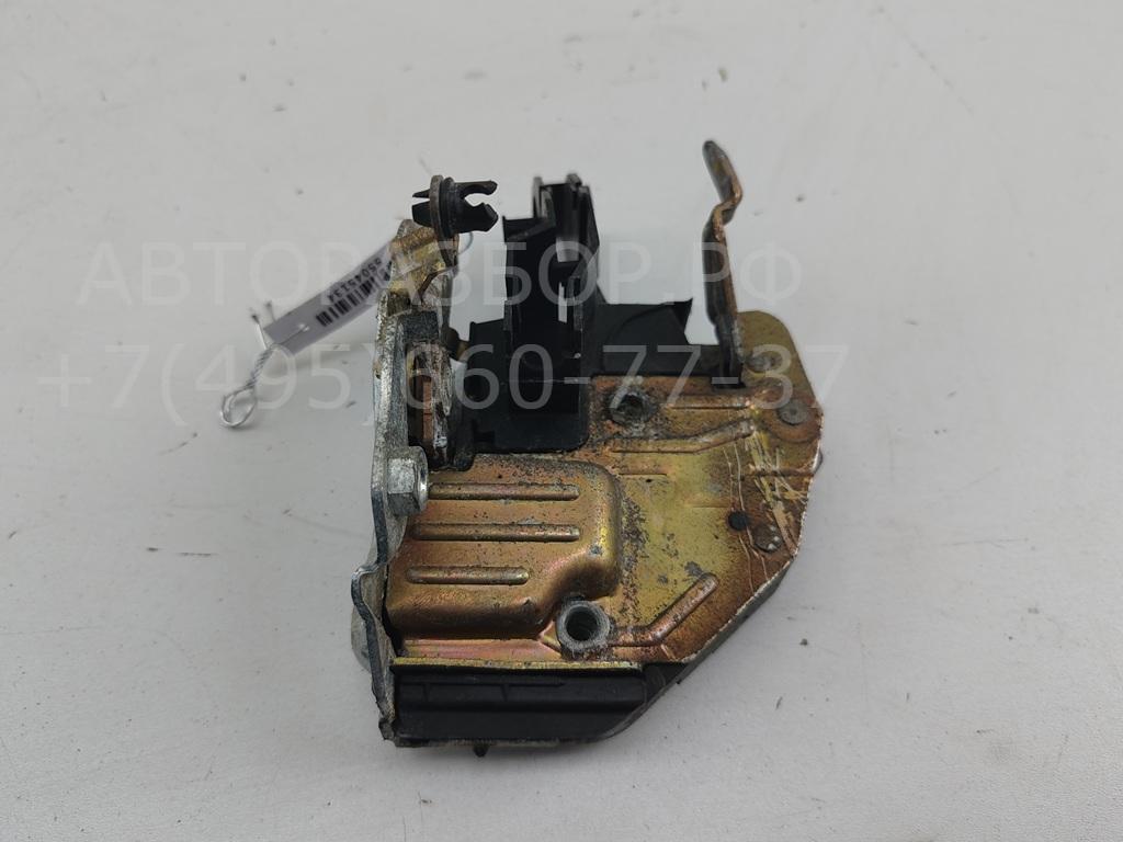 Замок двери передней левой