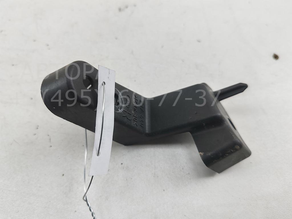 Кронштейн фар правый