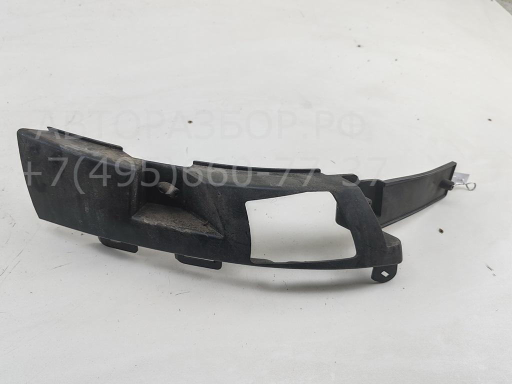 Кронштейн переднего бампера правый