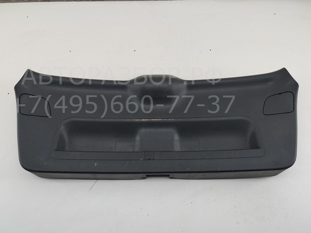 Обшивка крышки багажника