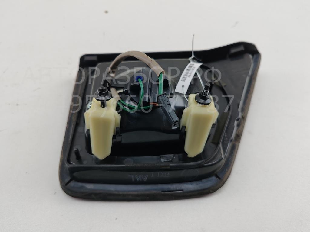 Фонарь задний внутренний правый