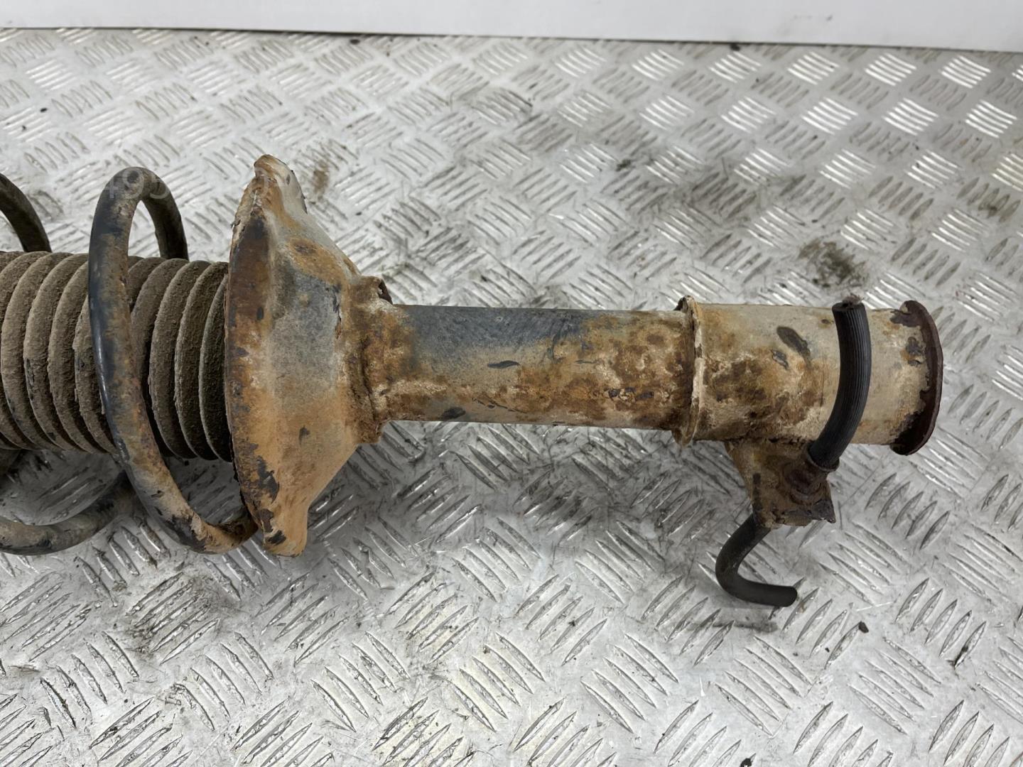 Амортизатор передний левый