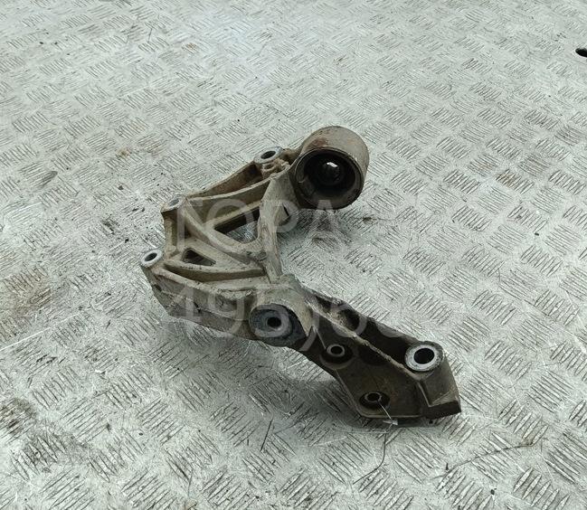 Рычаг передний правый