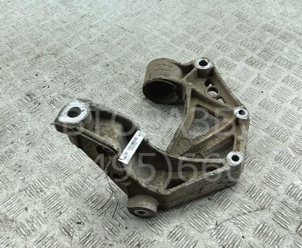 Рычаг передний правый