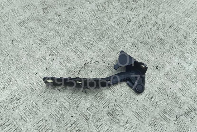 Петля капота левая