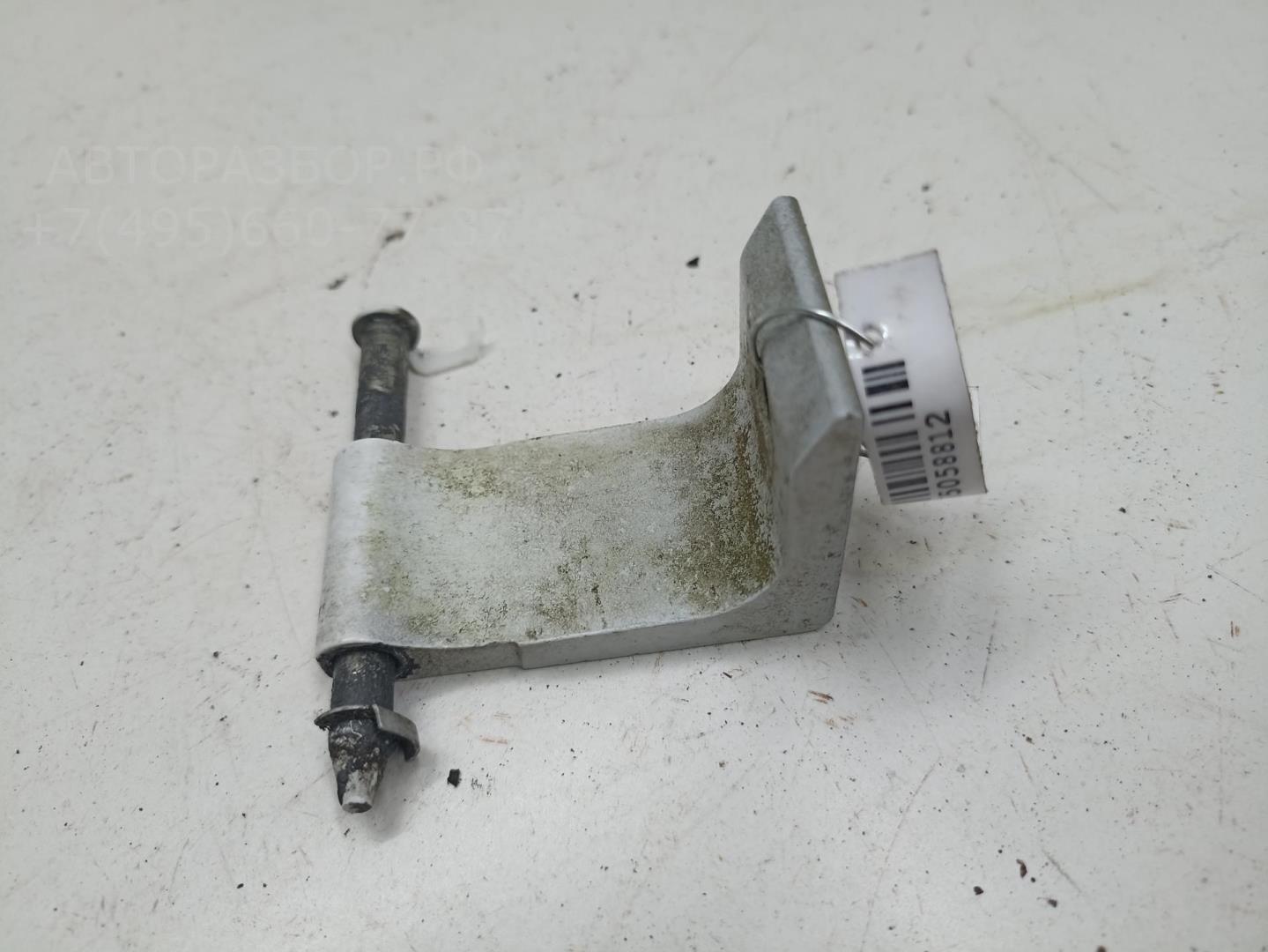 Петля крышки багажника