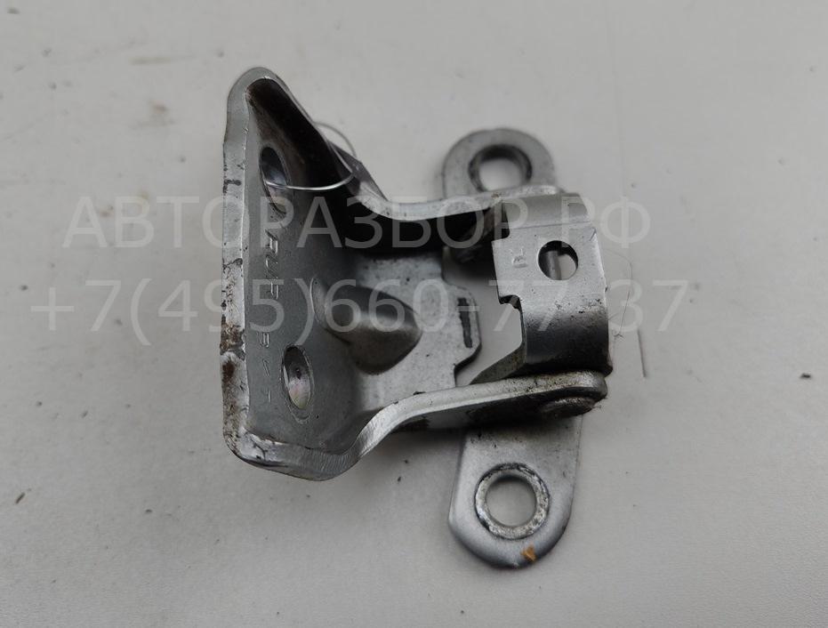 Петля двери