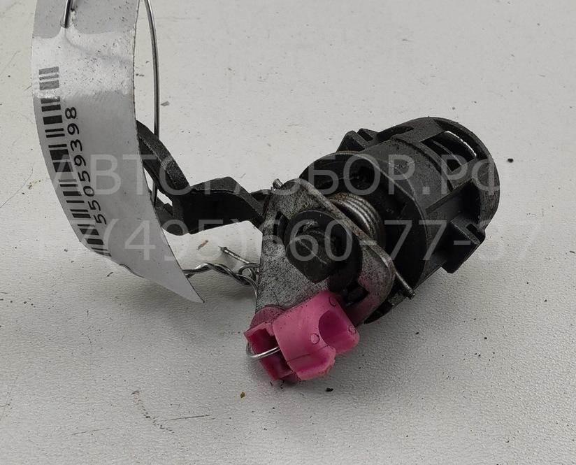 Вставка замка багажника