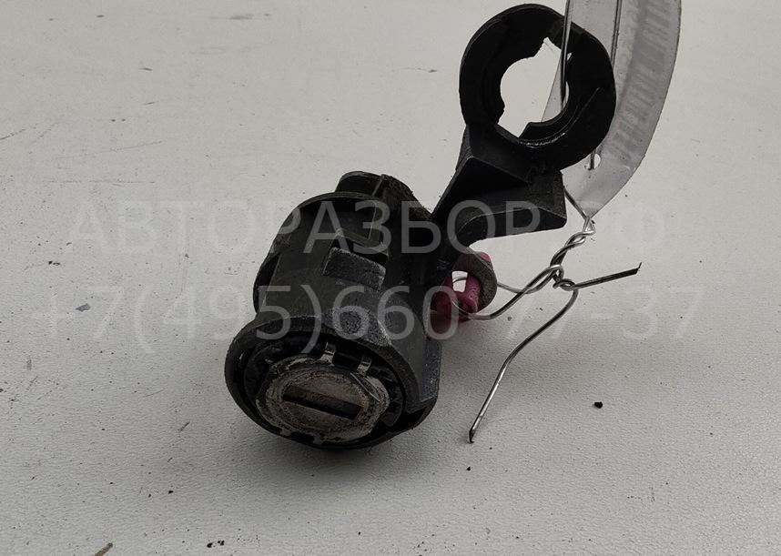 Вставка замка багажника