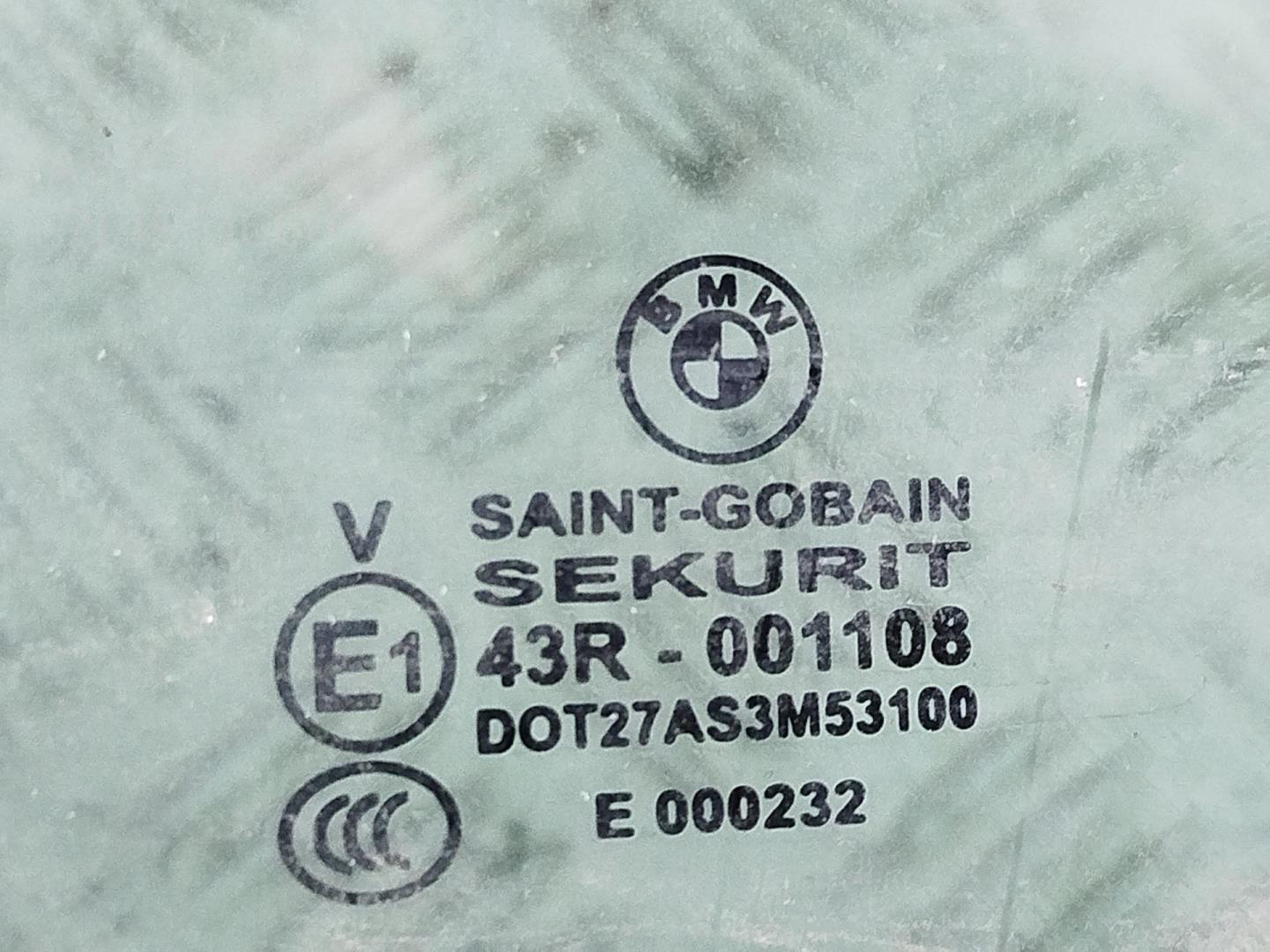 Стекло двери задней левой