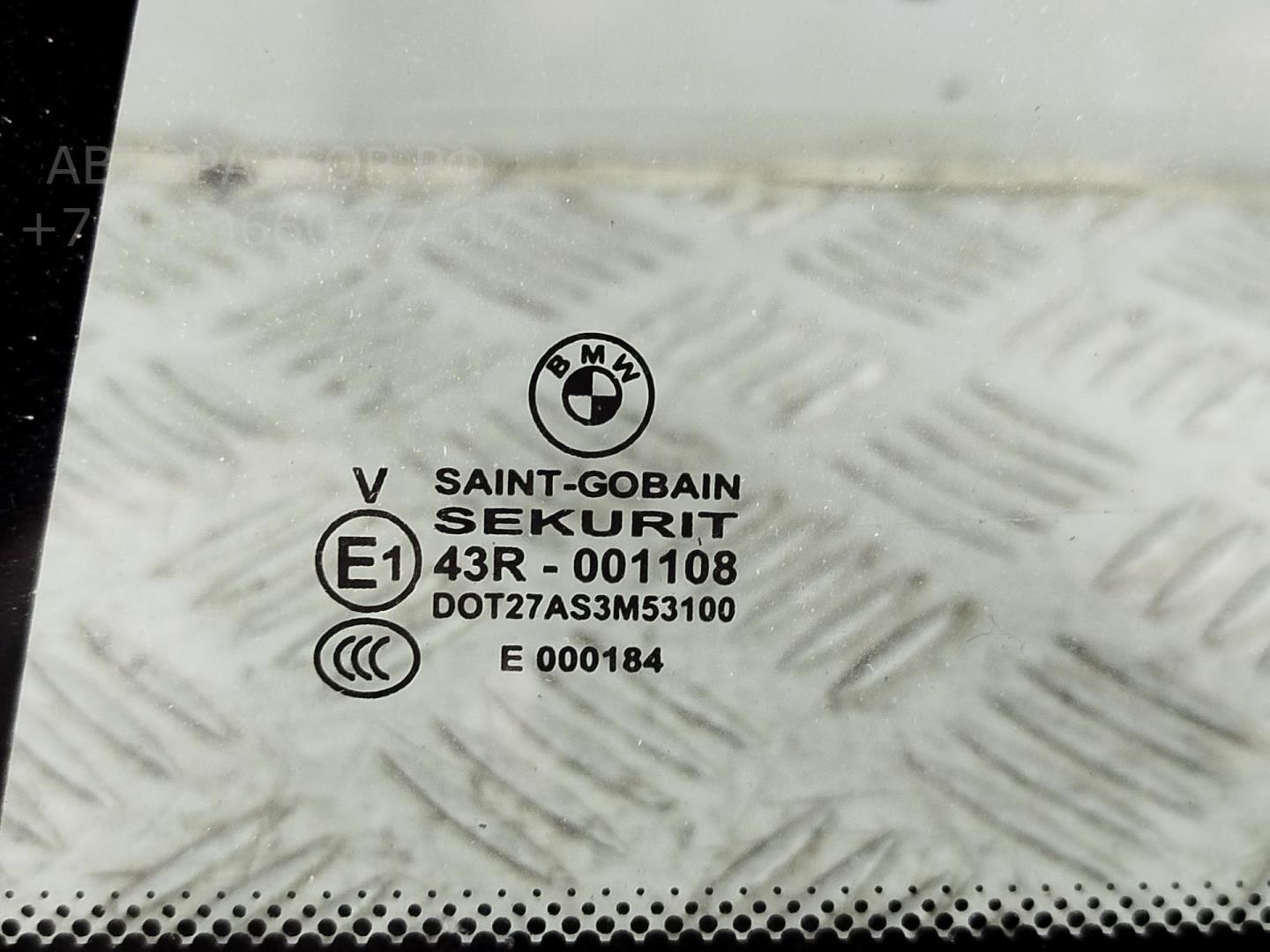 Стекло двери задней левой (форточка)