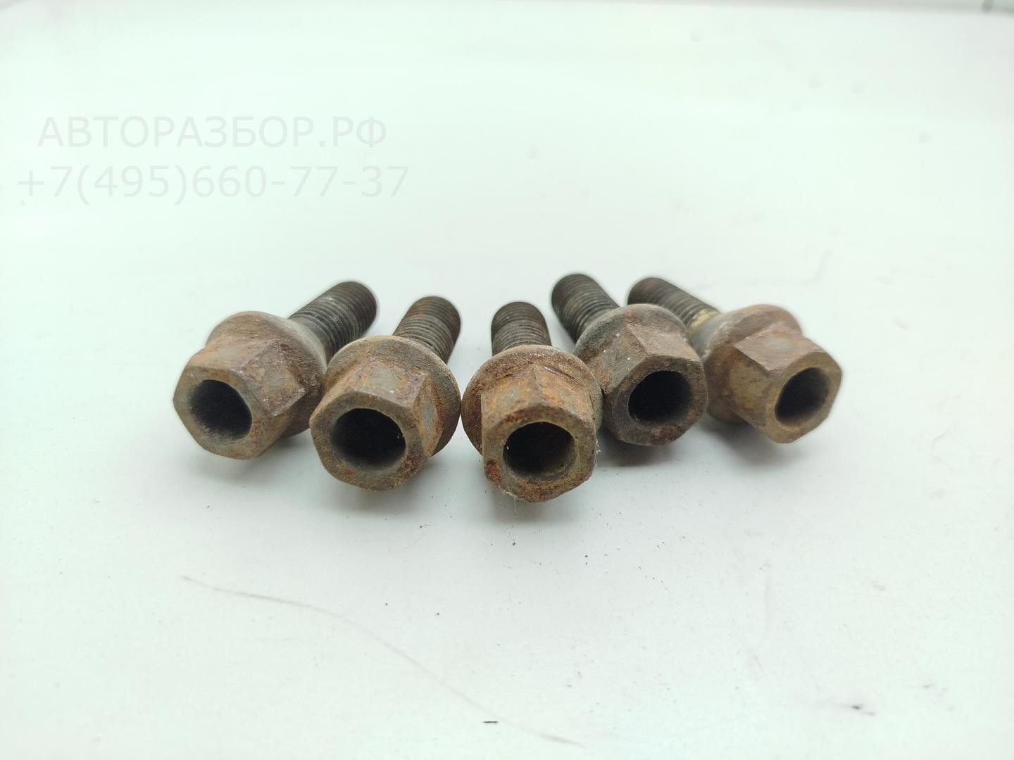 Болт колесный