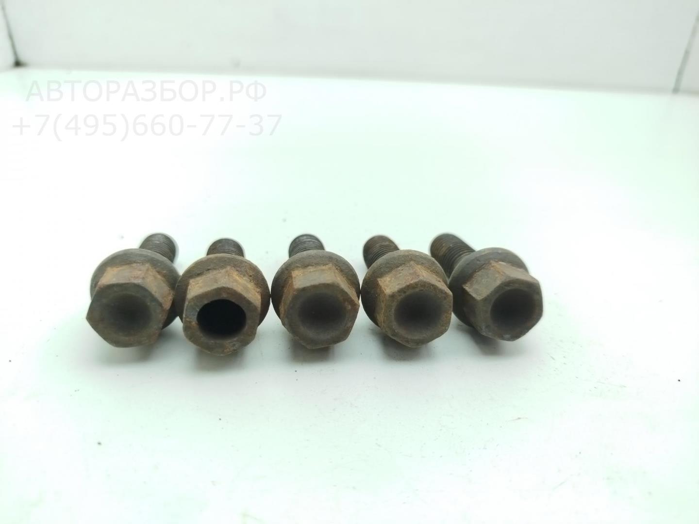 Болт колесный