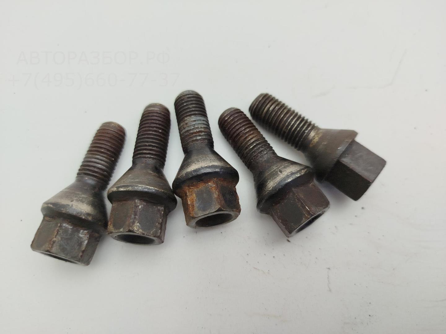 Болт колесный