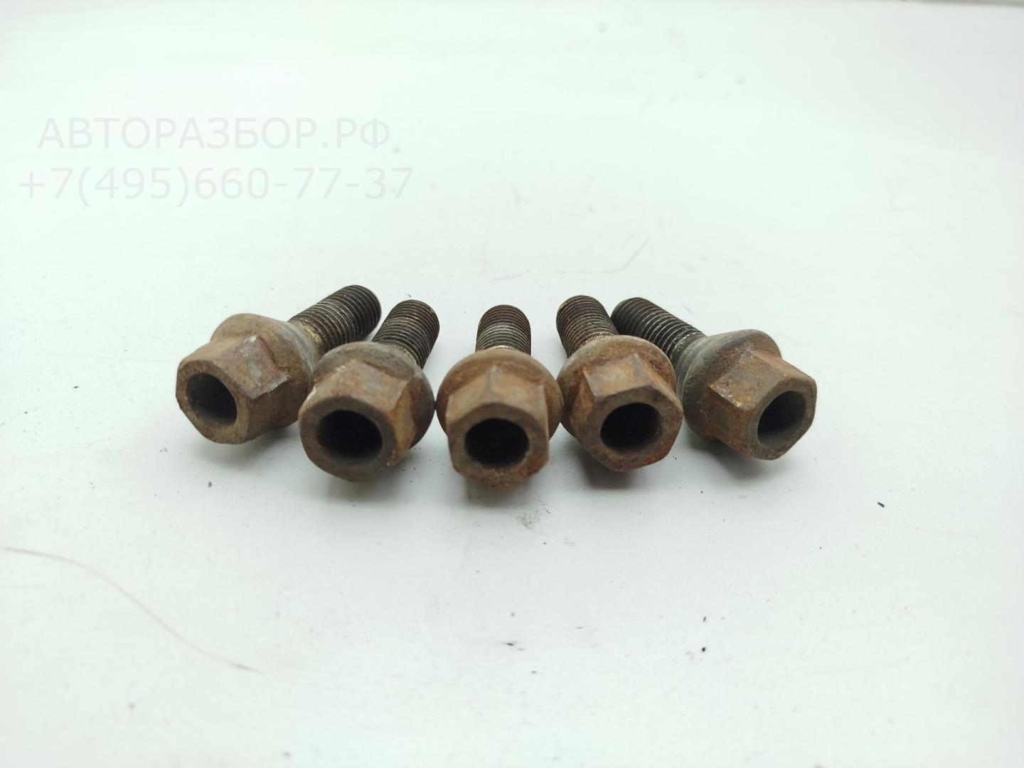 Болт колесный