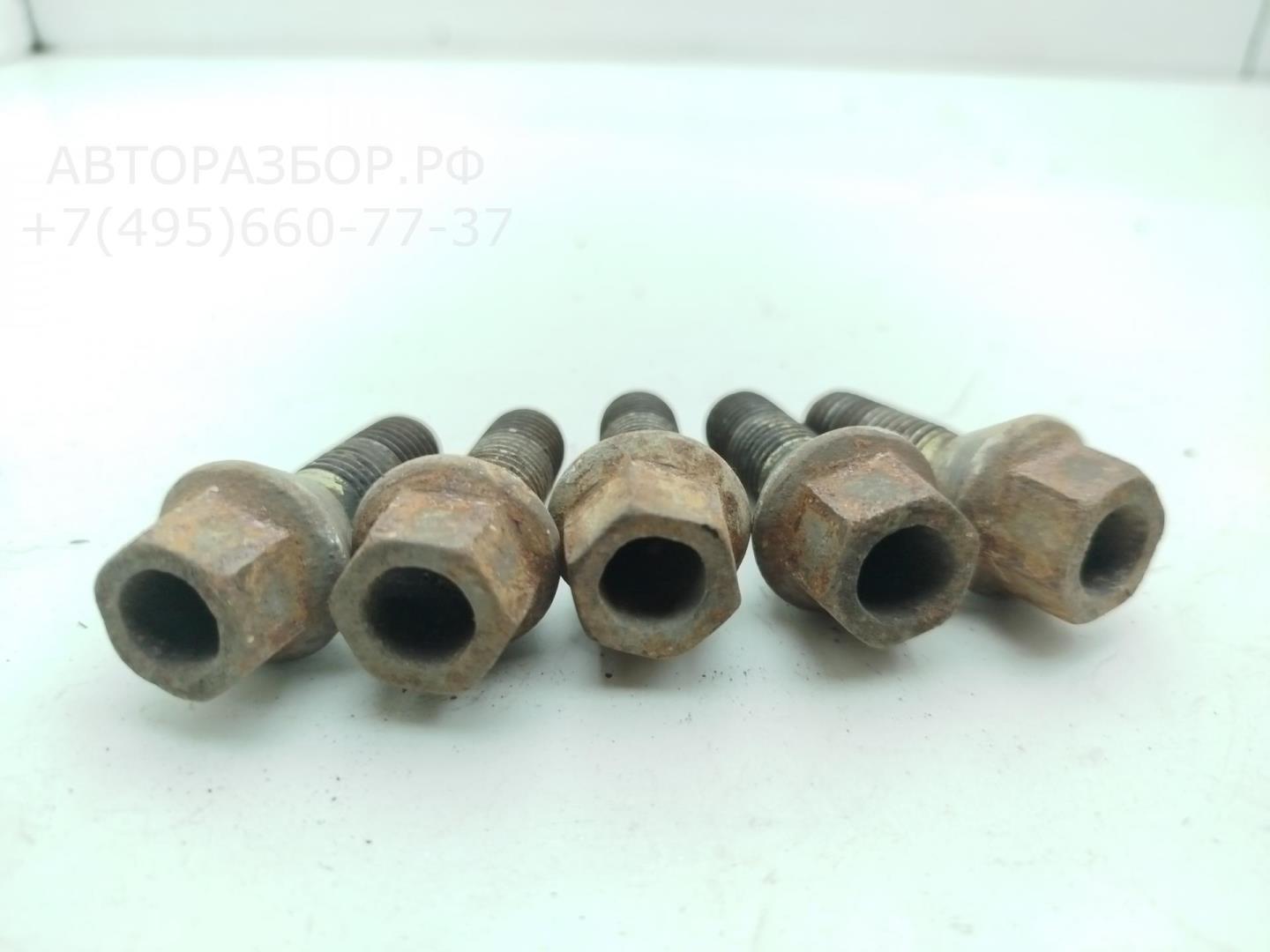 Болт колесный