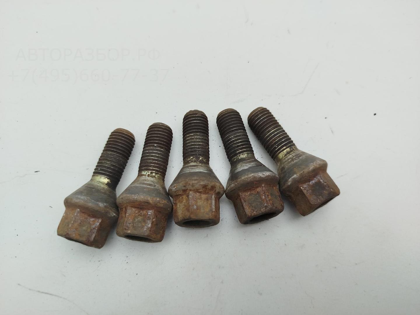 Болт колесный