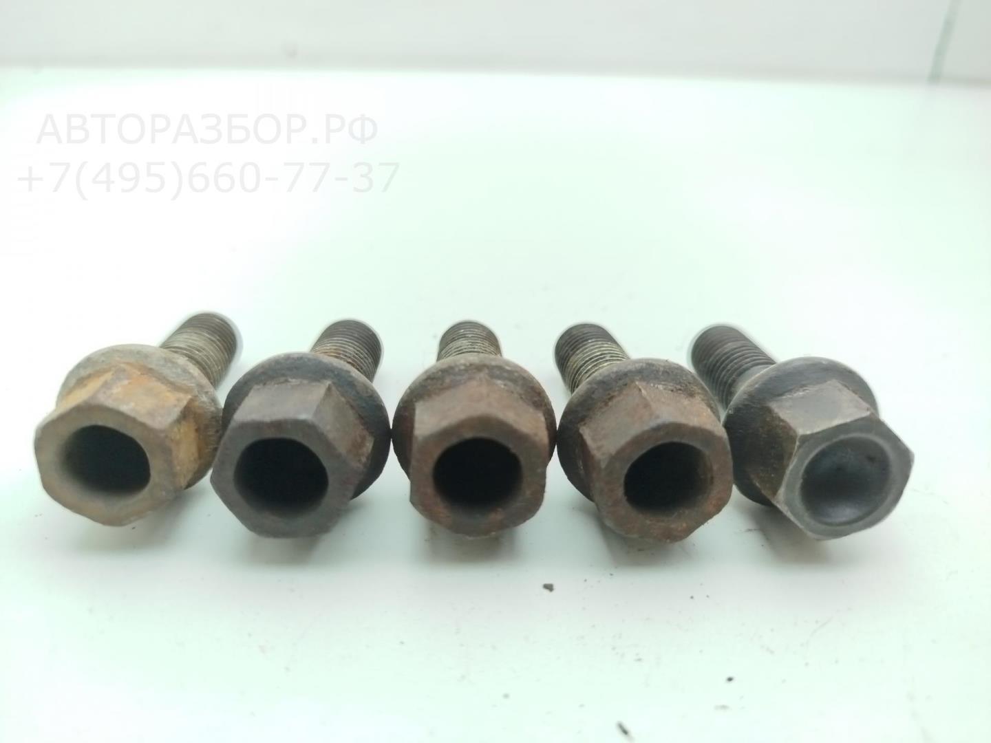 Болт колесный