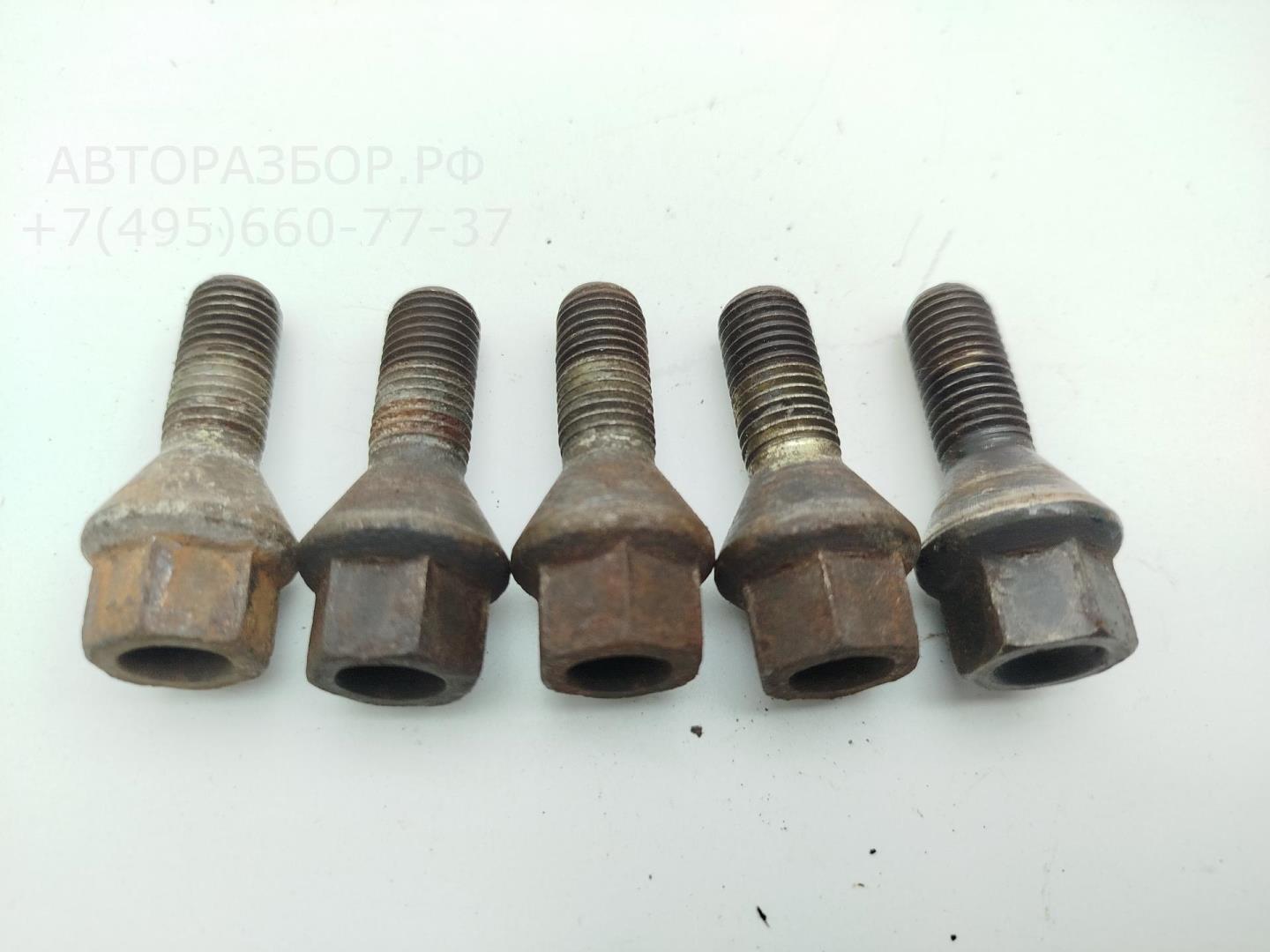 Болт колесный