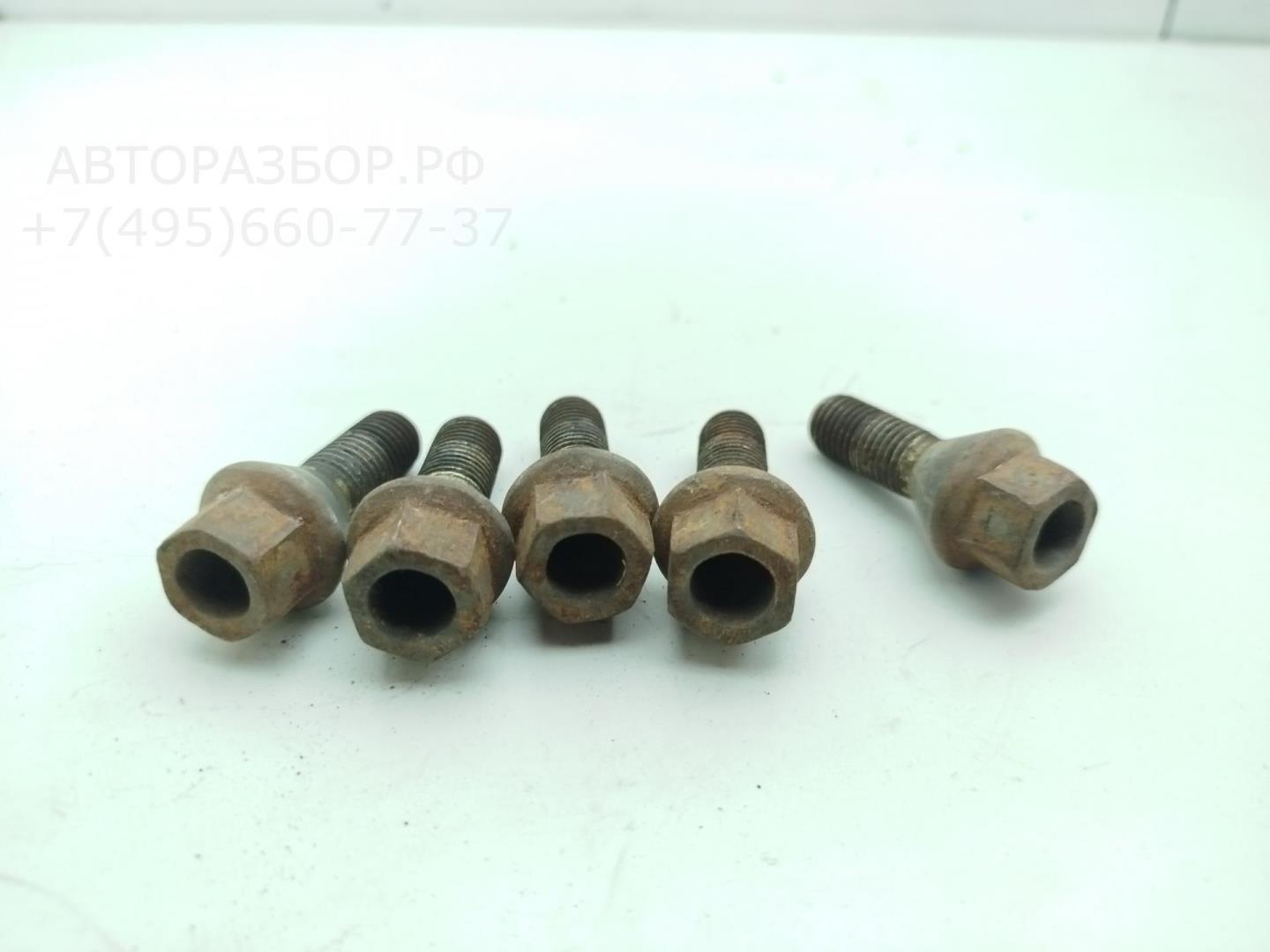 Болт колесный