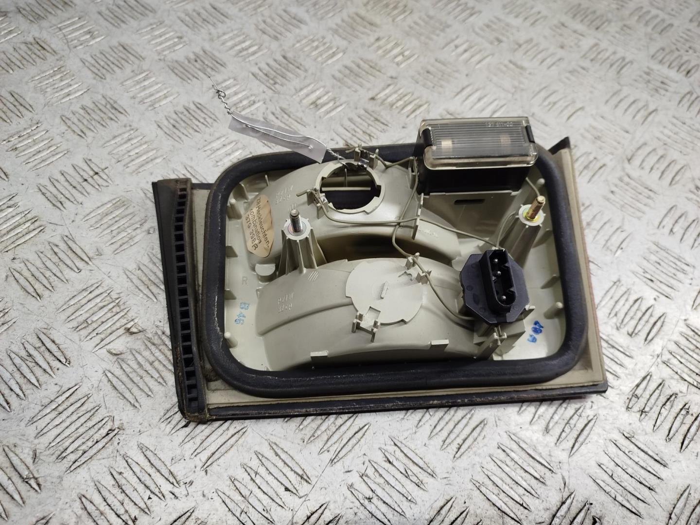 Фонарь задний внутренний правый