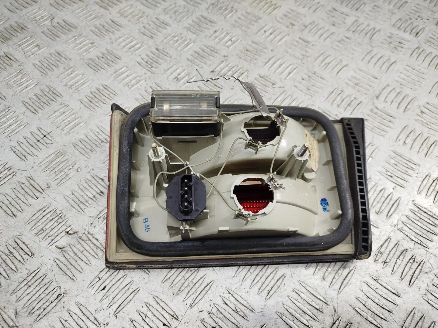 Фонарь задний внутренний левый