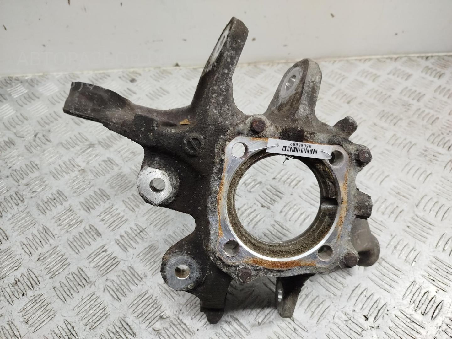 Кулак поворотный задний левый