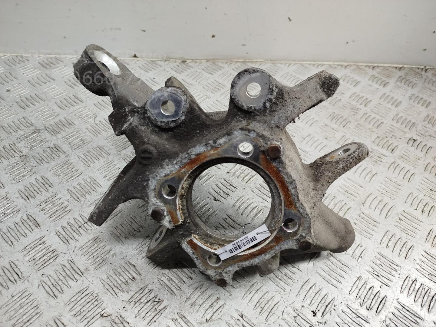 Кулак поворотный задний правый