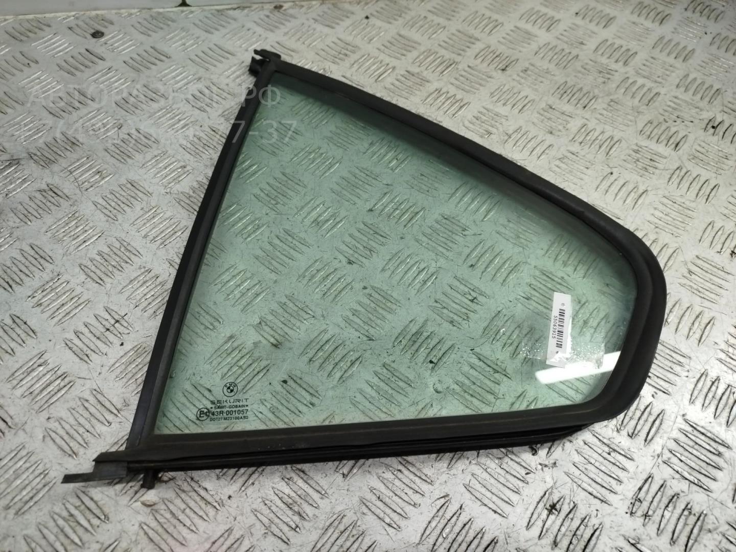 Стекло двери задней левой (форточка)