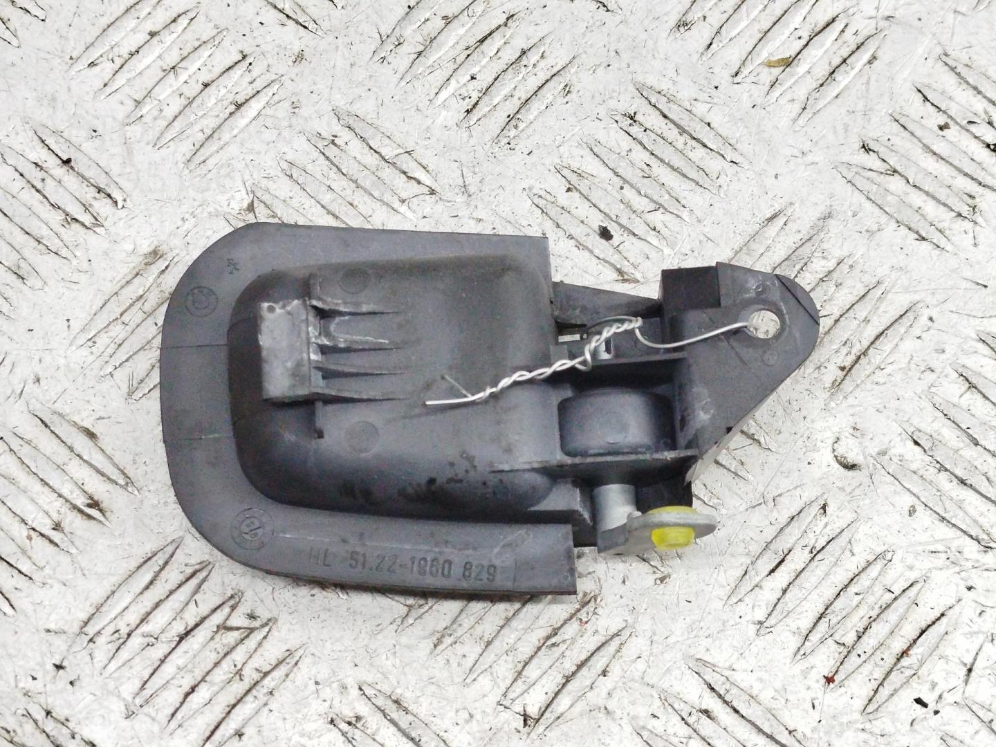 Ручка двери задней внутренняя левая