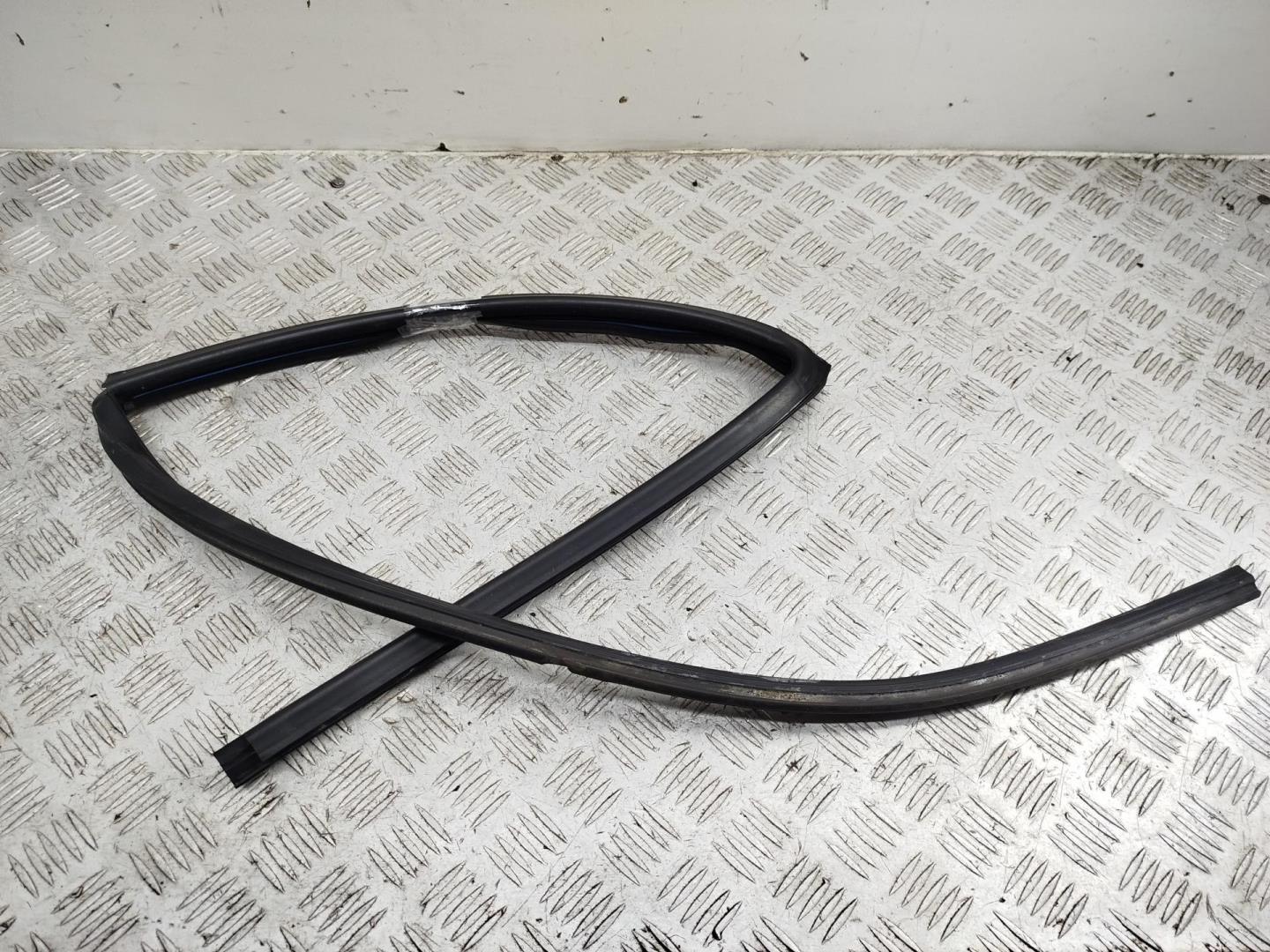 Уплотнитель двери