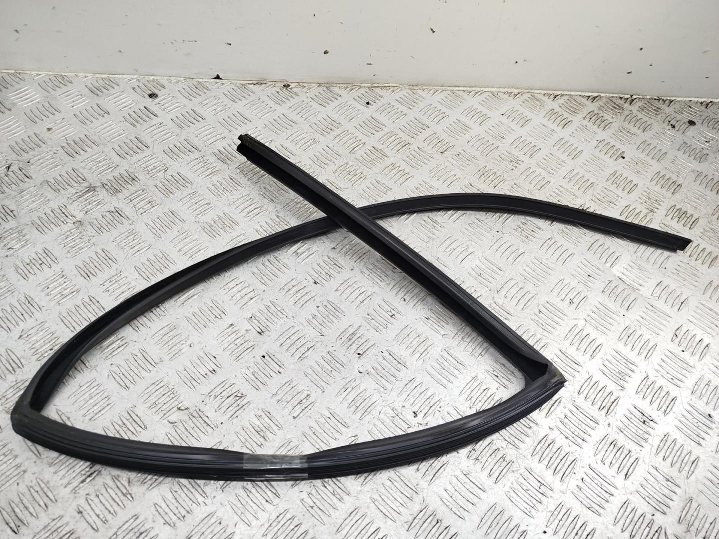 Уплотнитель двери