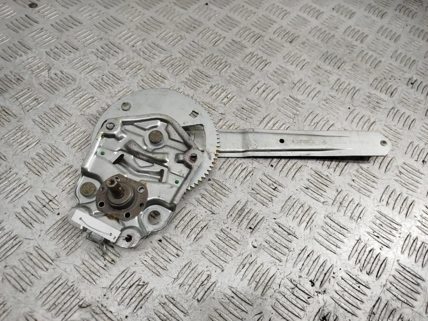 Стеклоподъемник механ. задний левый