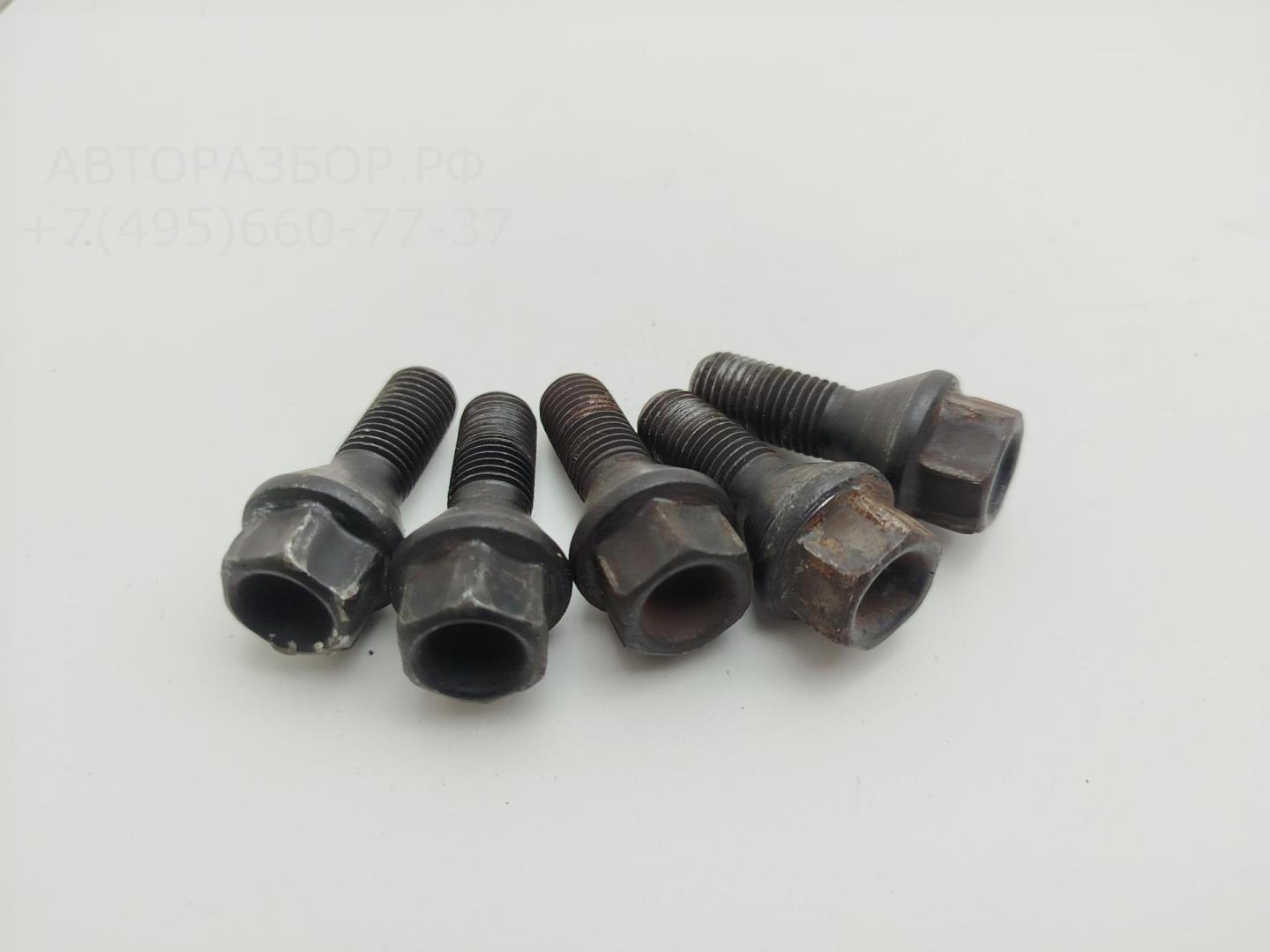 Болт колесный