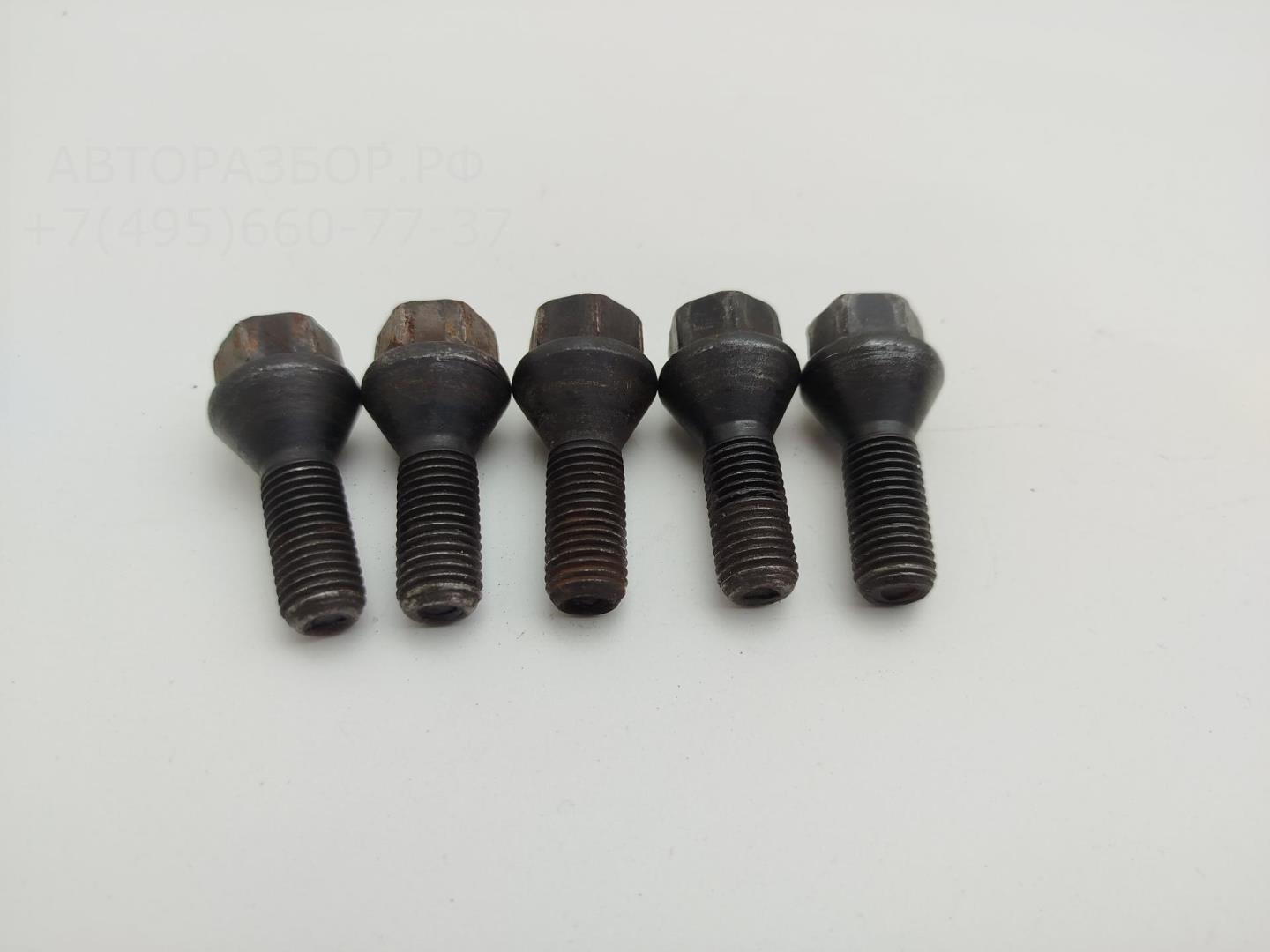 Болт колесный