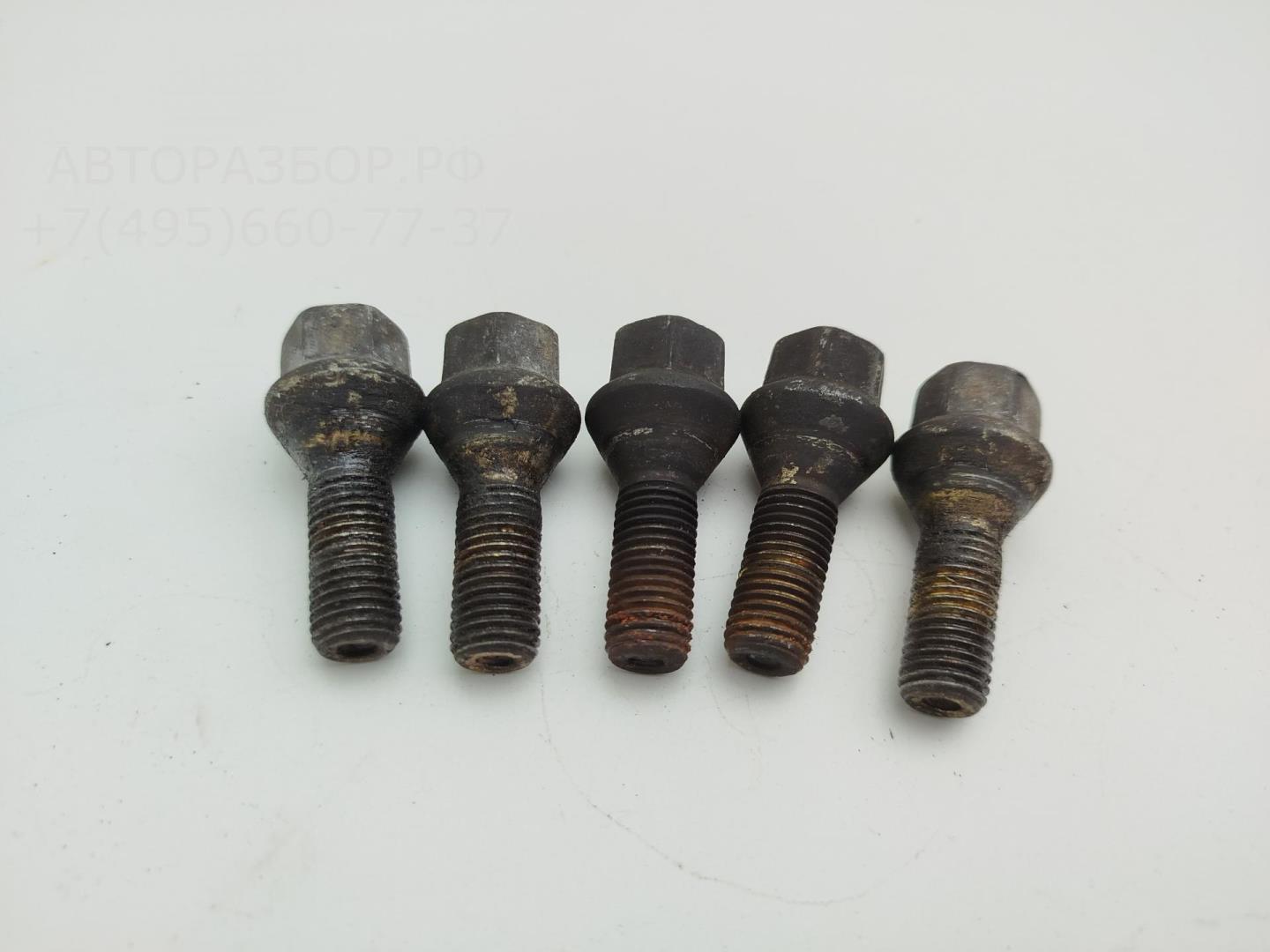 Болт колесный