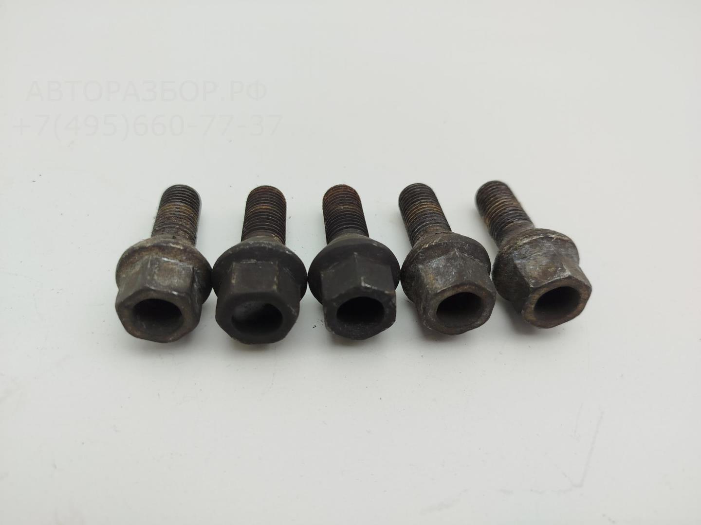 Болт колесный