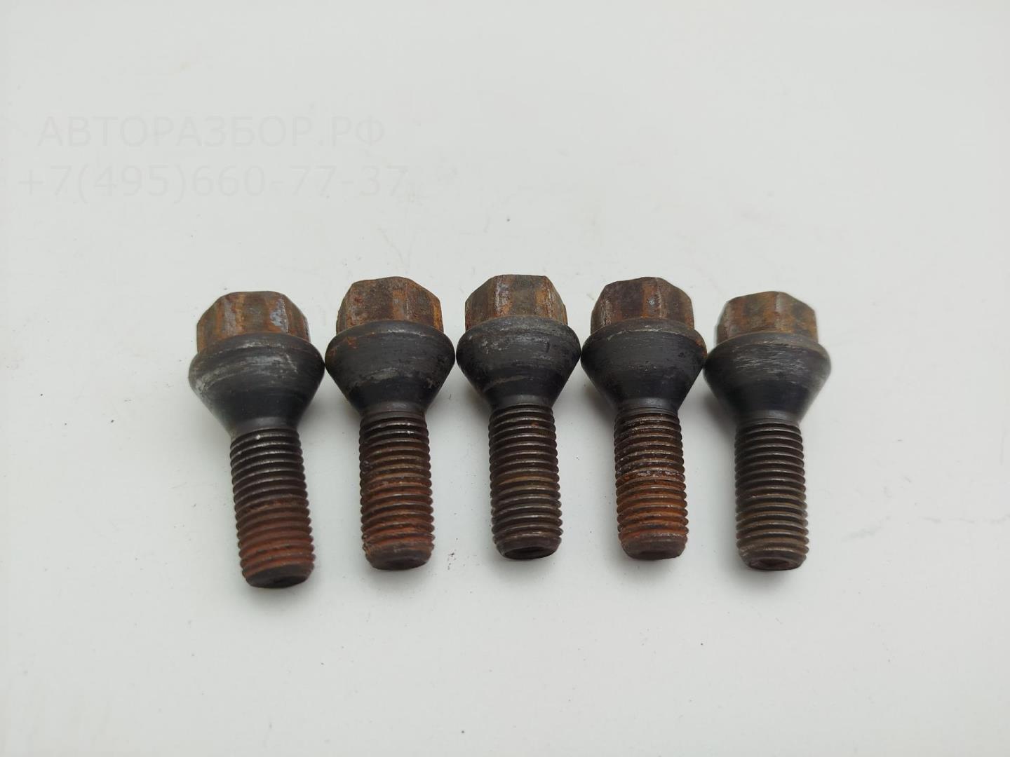 Болт колесный