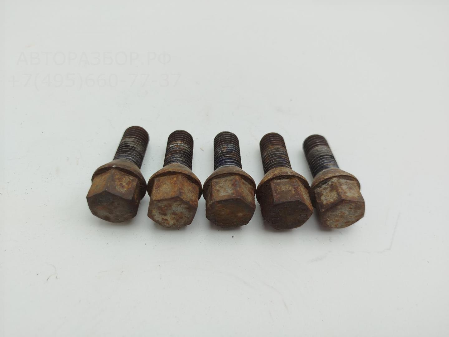 Болт колесный