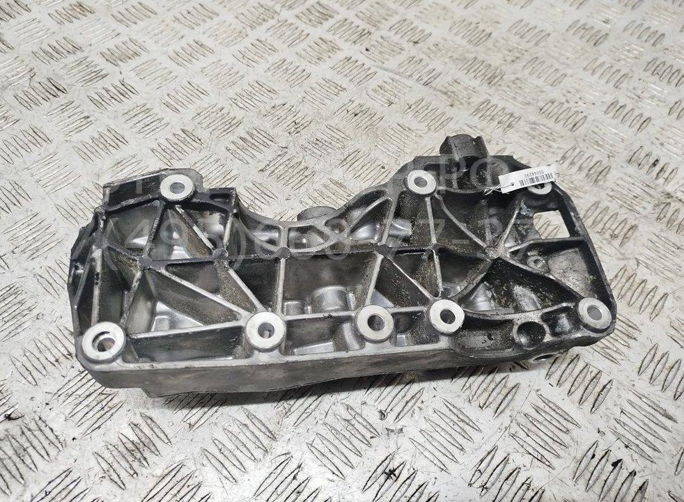 Кронштейн генератора