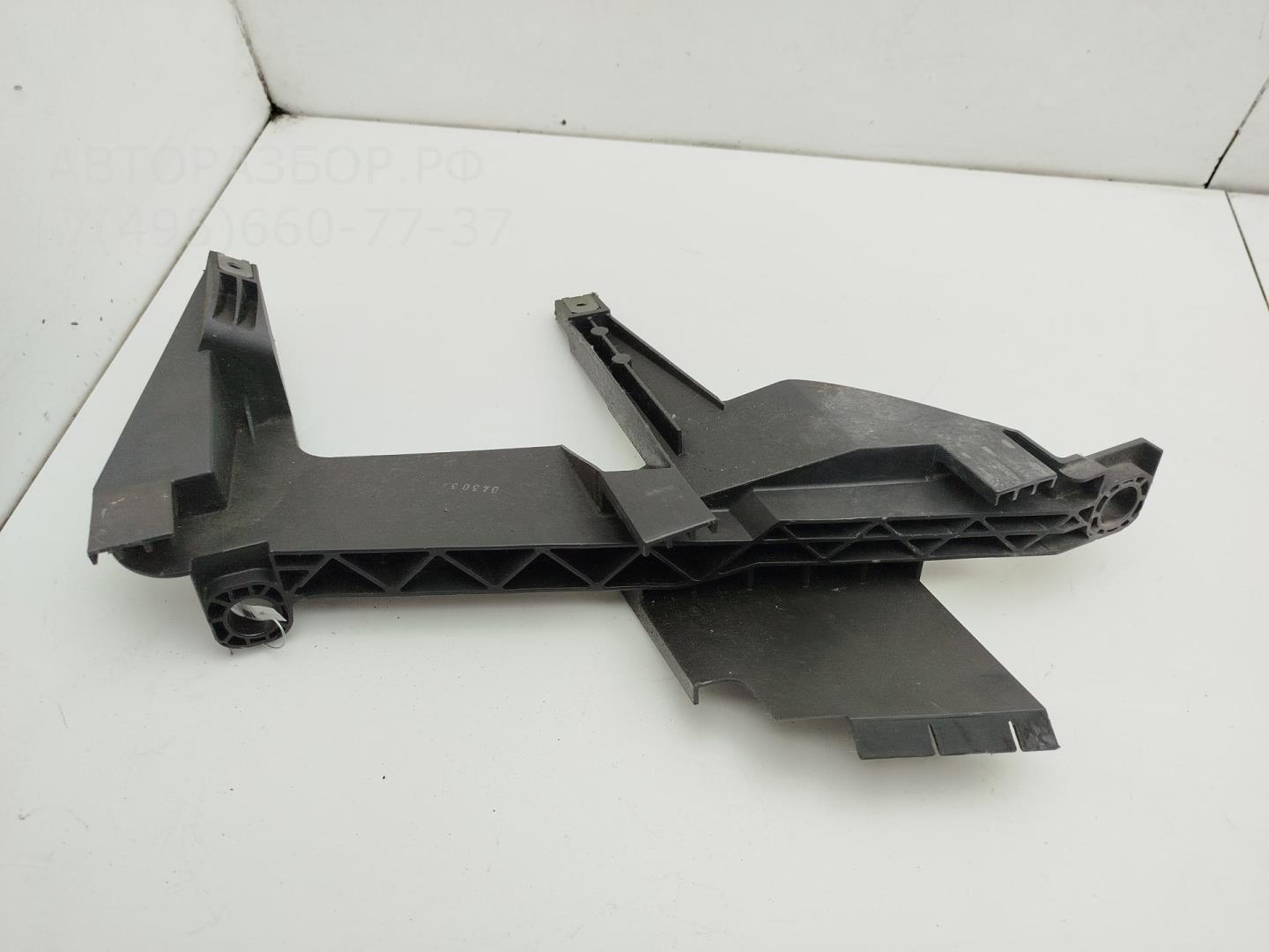 Кронштейн фар правый