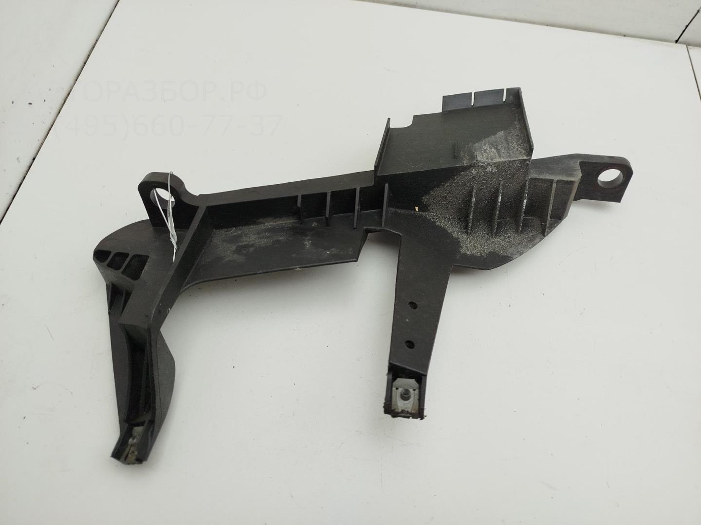 Кронштейн фар правый