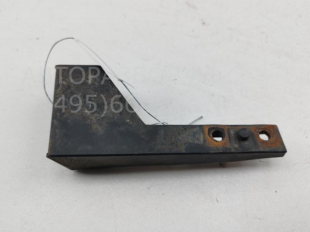 Кронштейн переднего бампера правый